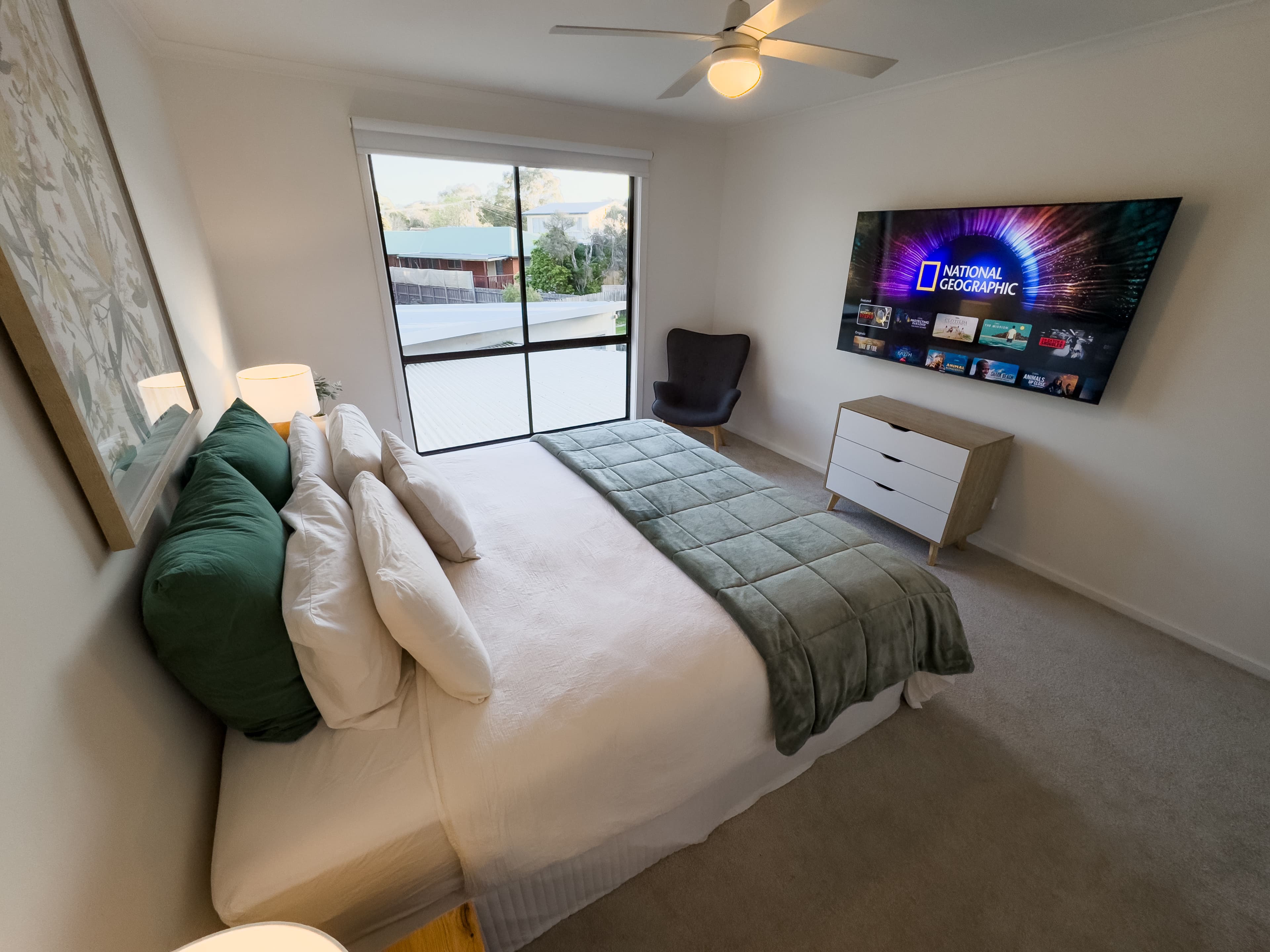 Master bedroom with king bed at Big Isle Retreat