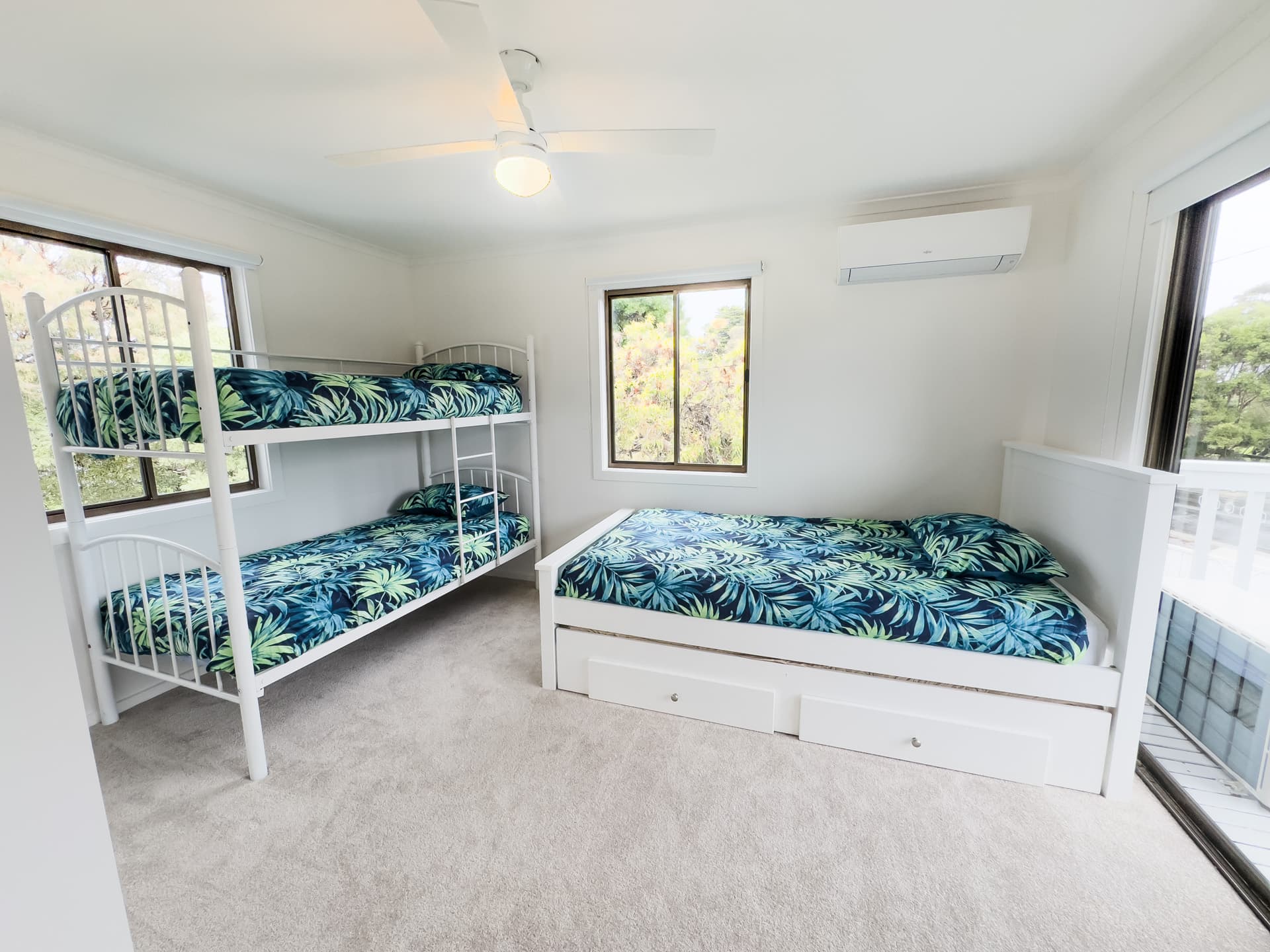Kids bunk room at Big Isle Retreat